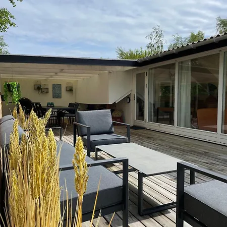 Charming House Close To The 펜션 *